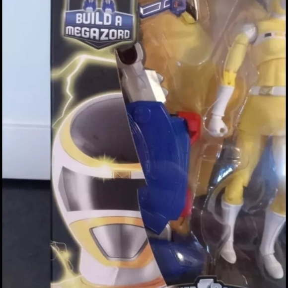 MOC Yellow Ranger In Space Limited Edition Power Rangers Legacy Collection - Picture 9 of 12